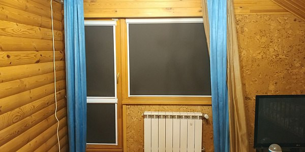 Кассетные рулонные шторы UNI 2, на балконный блок, в ткани ПЛЭЙН BLACK-OUT DBL темно-коричневый_2871. Кассетные рулонные шторы UNI 2, на балконный блок, в ткани ПЛЭЙН BLACK-OUT DBL темно-коричневый_2871.