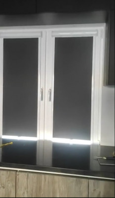 Кассетные рулонные шторы UNI 2 c пружиной, ткань ПЛЭЙН BLACK-OUT DBL графит_1854.