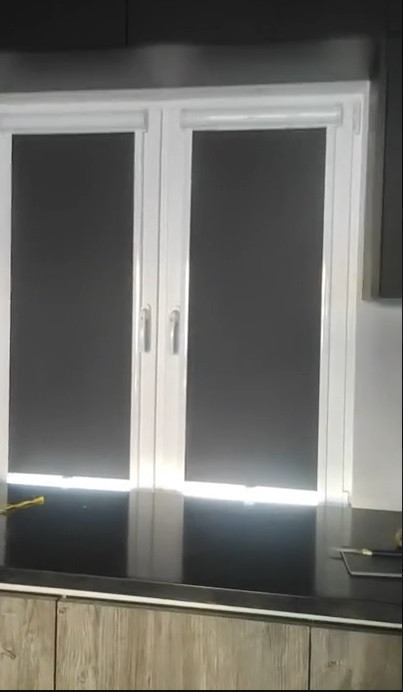 Кассетные рулонные шторы UNI 2 c пружиной, ткань ПЛЭЙН BLACK-OUT DBL графит_1854. Кассетные рулонные шторы UNI 2 c пружиной, ткань ПЛЭЙН BLACK-OUT DBL графит_1854.